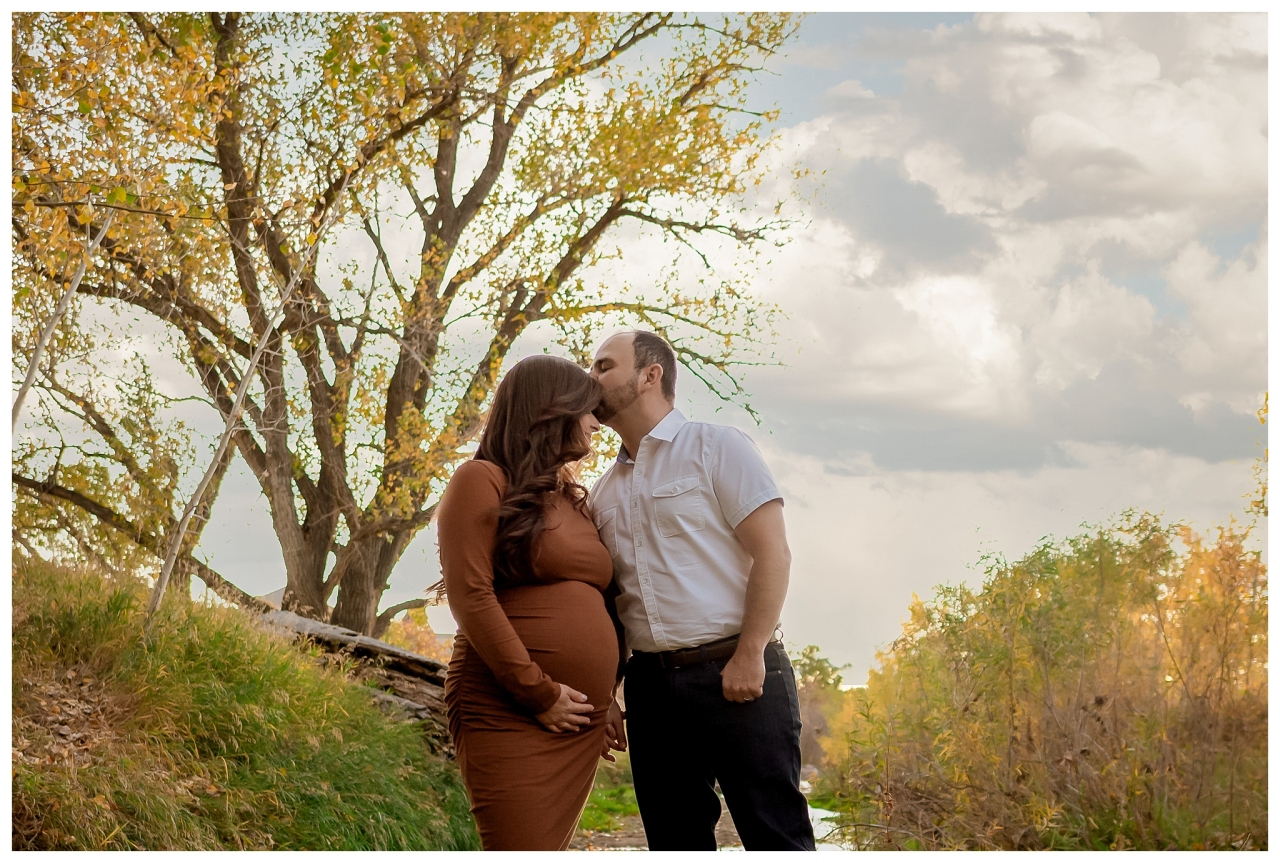 Family portrait photographer in aurora colorado - Andrea & Luis Jaco - fall maternity session - grow with me package - mackenzie carullo photography - 80016 portrait photographer