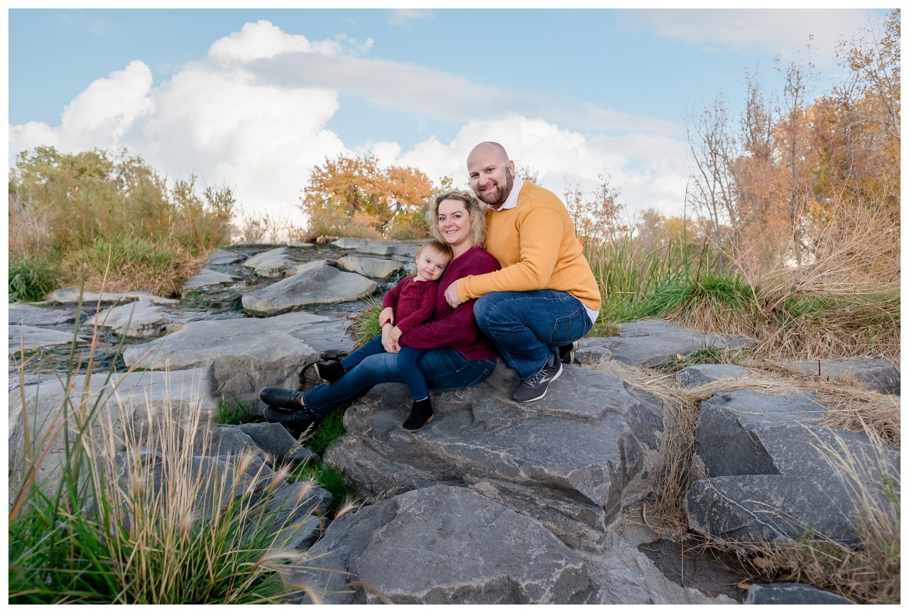 Family portrait photographer in aurora colorado tallyns reach 80016 - family of 3 christmas photos - mackenzie carullo