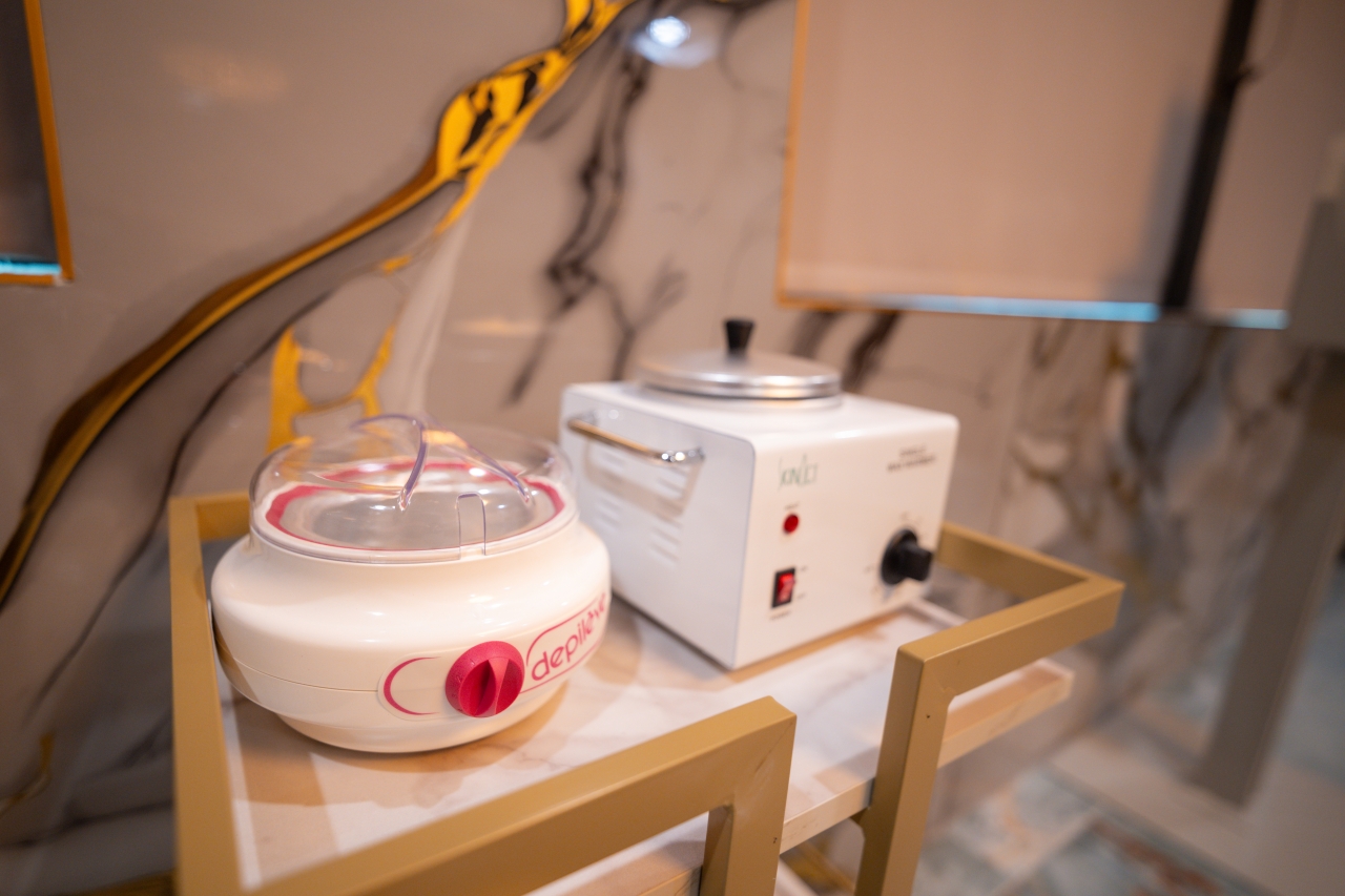 MacKenzie Carullo Colorado Portrait Photographer aurora-co-brand-photography-social-media-content-session www.royalbeautycare.us