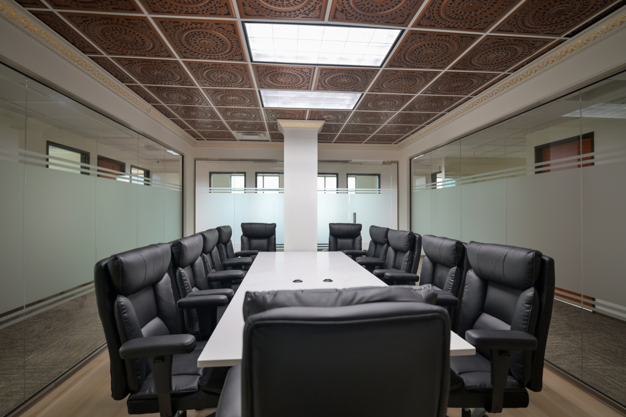 MacKenzie Carullo Colorado Portrait Photographer aurora-co-brand-photography-social-media-content-session www.royalbeautycare.us